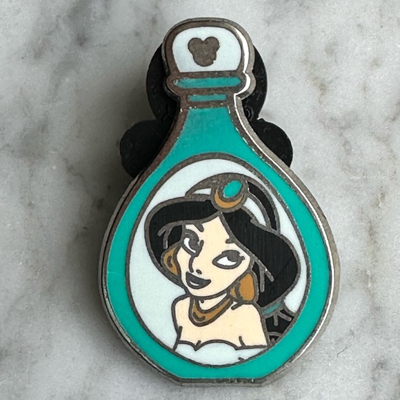 Jasmine in a bottle Disney Pin - Princess Jasmine Aladdin hidden Mickey - Picture 1 of 3